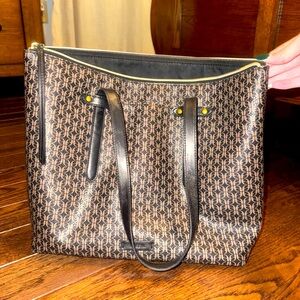 Fossil purse, no damage other than a little discoloring on the straps!